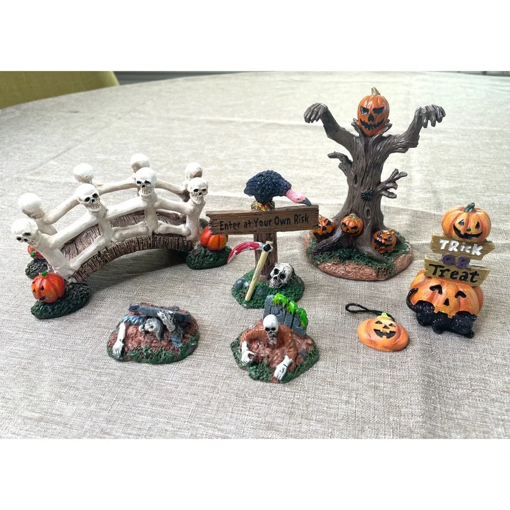 Lemax Spooky Town Halloween Village Lot Skeleton Mariachi Bridge of Bones